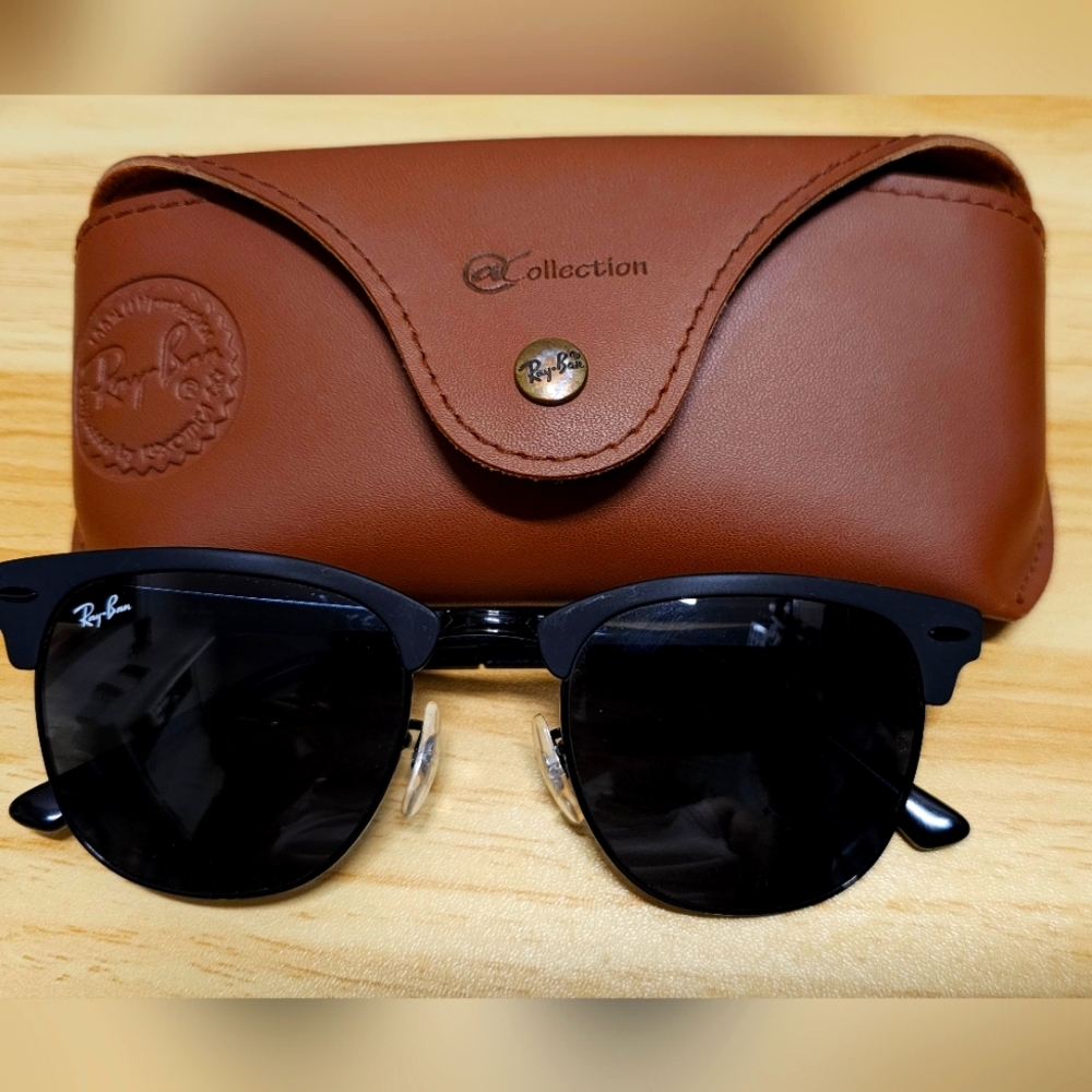 Ray-Ban Black Sunglasses with Brown Case
